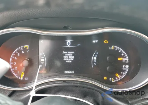 2015 Jeep Grand Cherokee Laredo z USA, uszkodzony, nr VIN 1C4RJFAG5FC607828